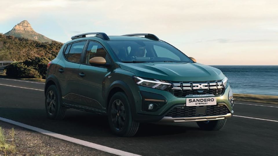 Front angled side view of Dacia Sandero Stepway