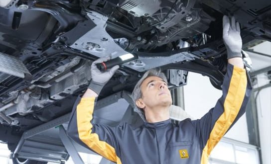 Renault car in the servicing station with a consultant